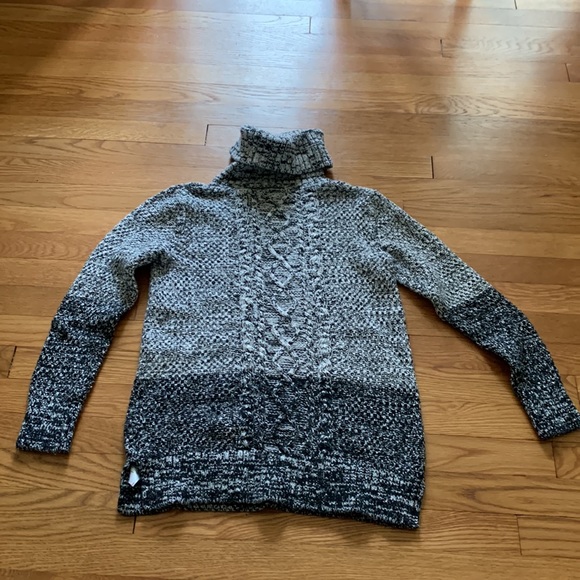 Banana Republic Cozy Turtleneck Sweater - Picture 6 of 7